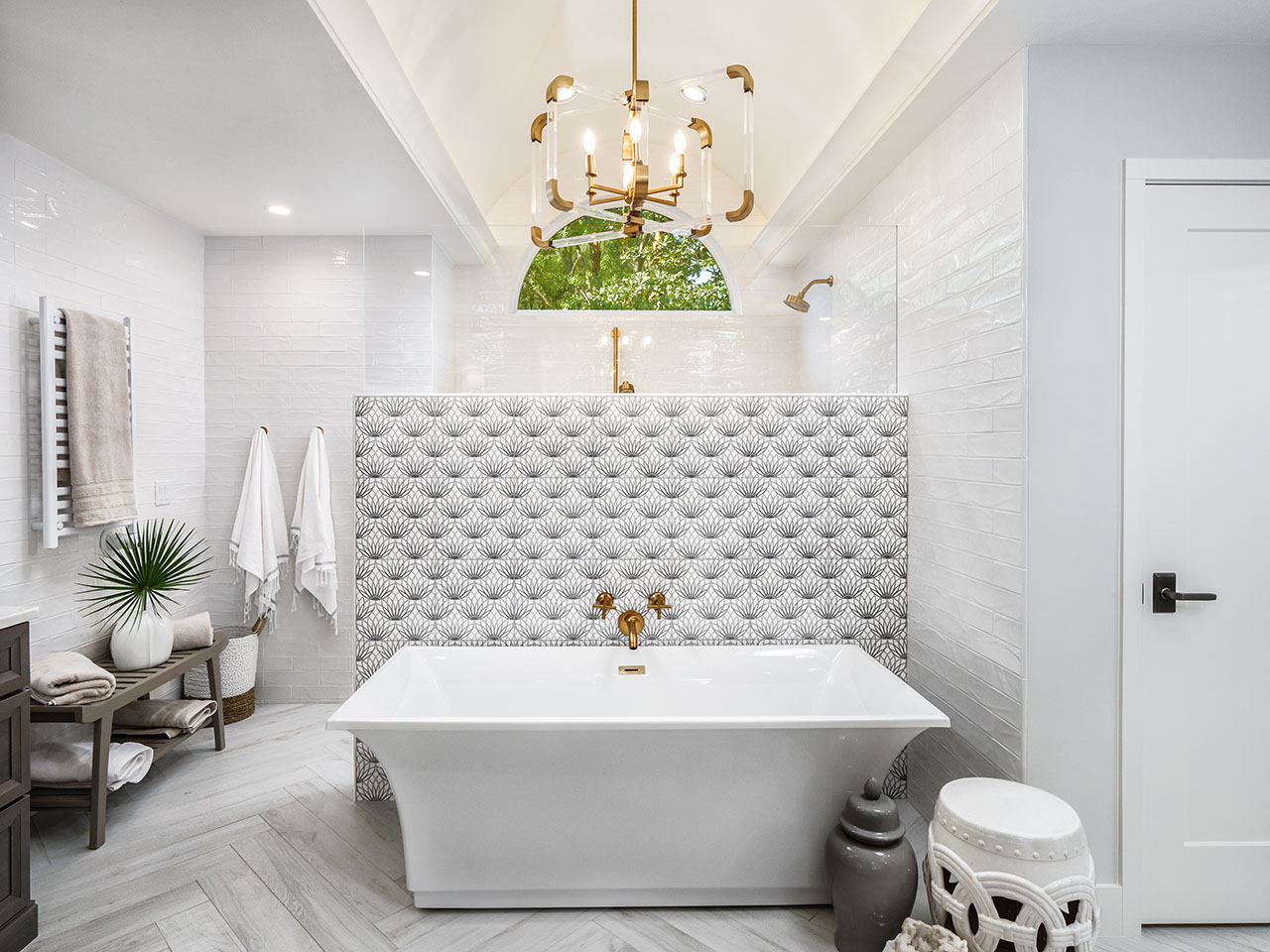 Transform Your Bath Experience with a Stylish Soaking Tub and Surround